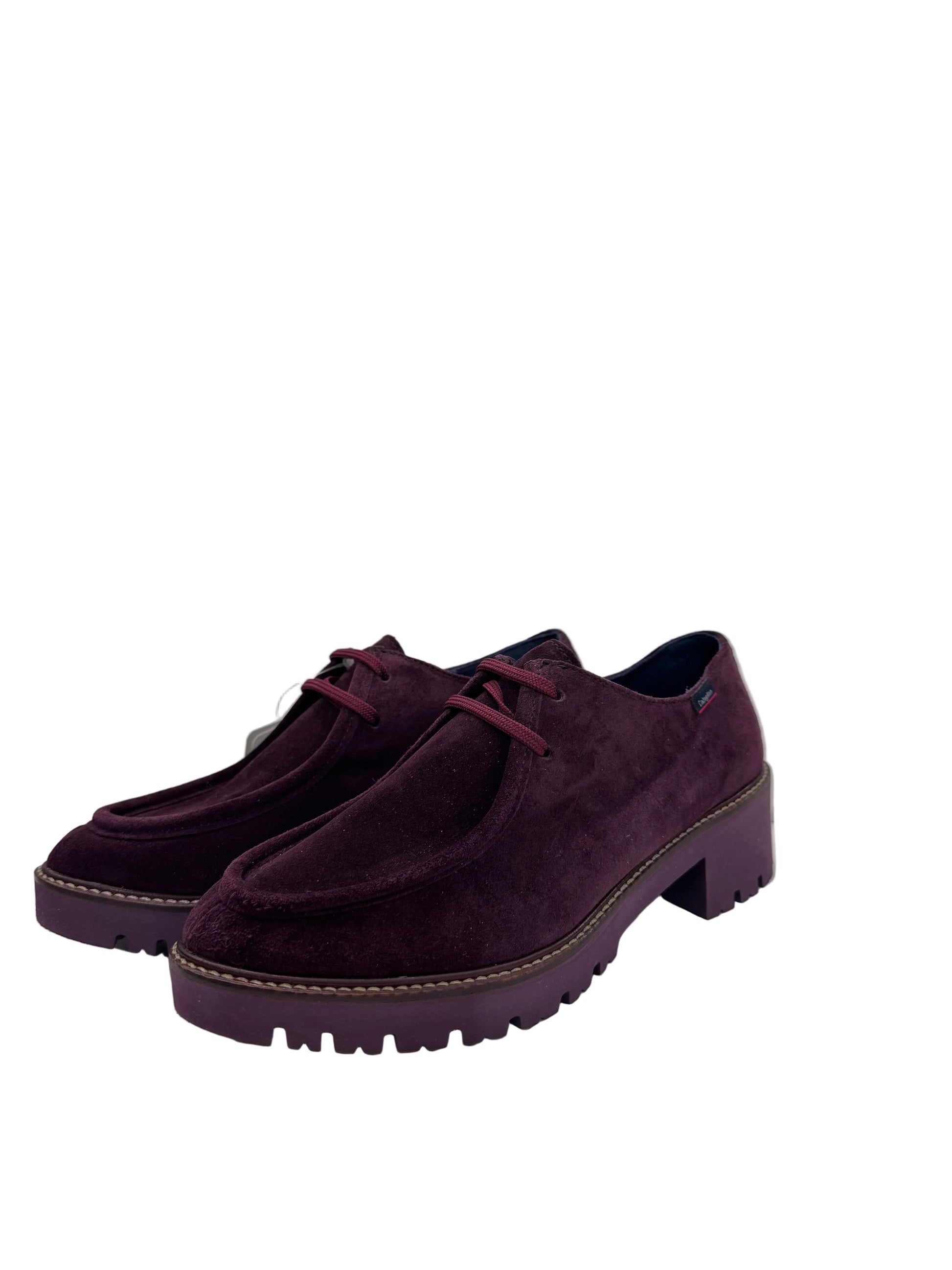 Scarpa allacciata in camoscio