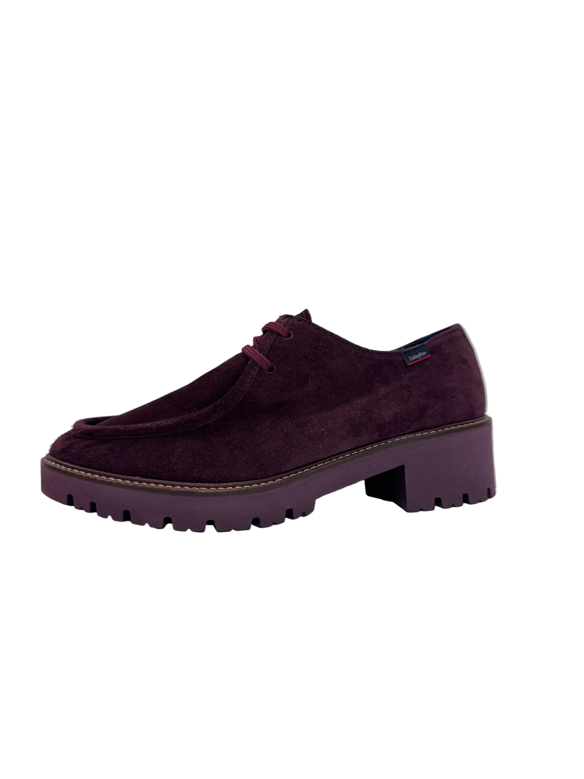 Scarpa allacciata in camoscio