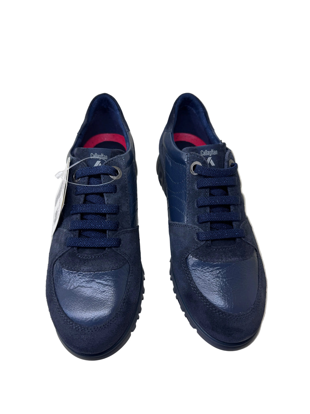 Scarpa allacciata