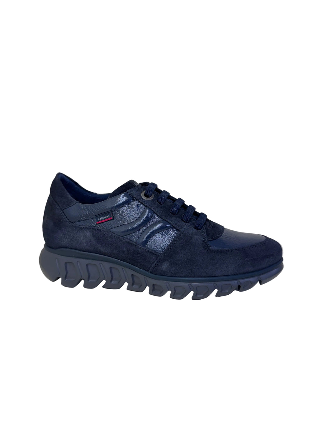 Scarpa allacciata