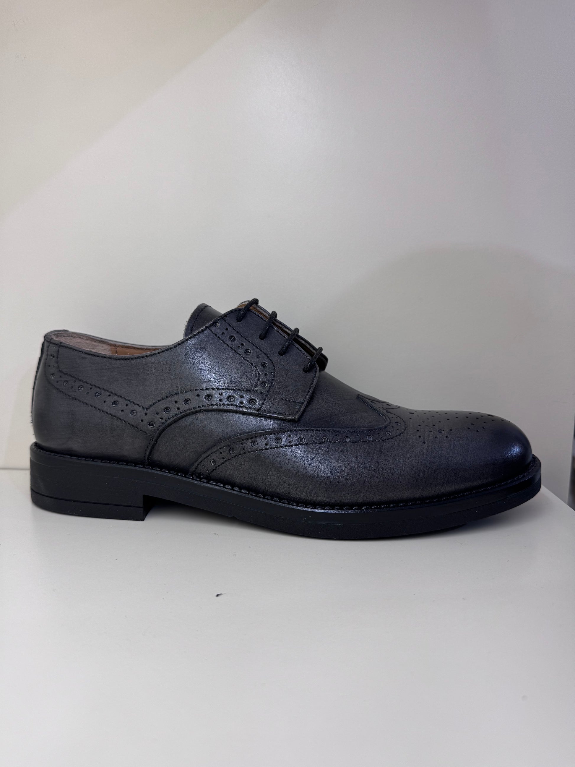 BERBY IN PELLE GRIGIA STRINGATA